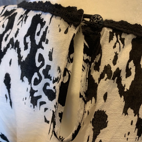 CAbi Black & Cream Lace & Floral Blouse - Picture 10 of 10